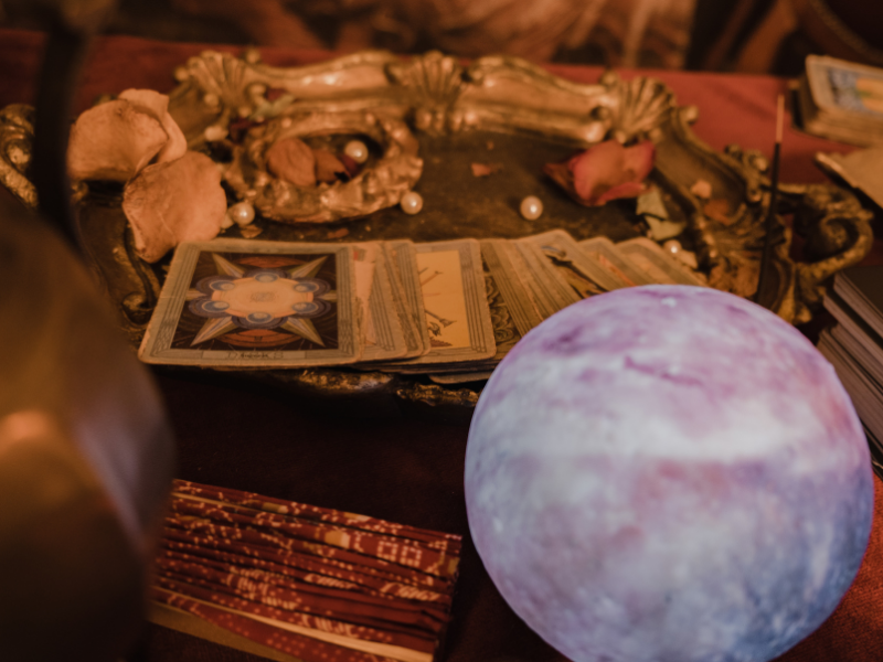 jeu de tarot ancien, cartomancie historique, symboles ésotériques